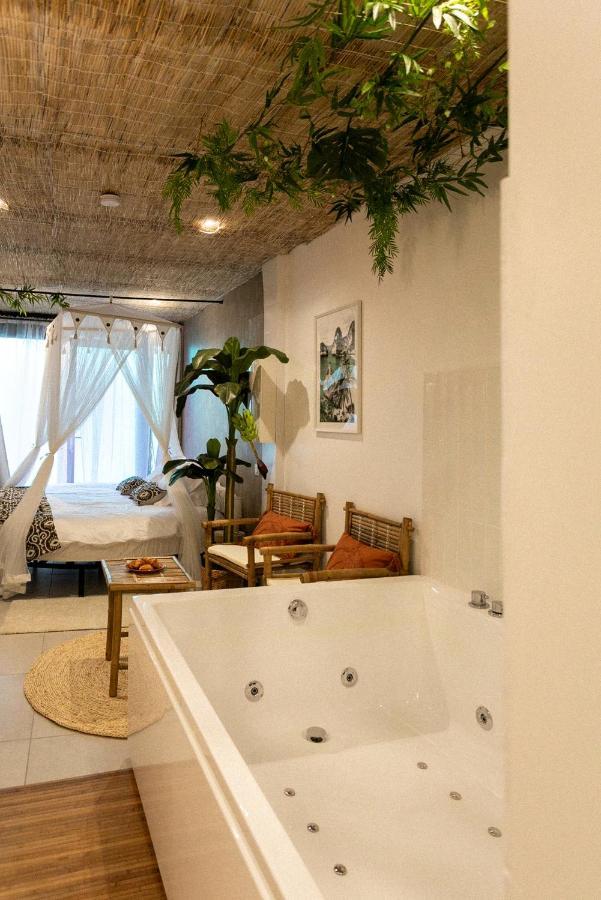 Bali Serenity Balneo Et Lit Rond Lagnieu Exterior foto